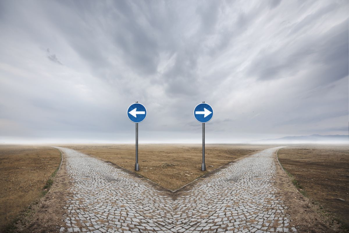 Crossroad crossroads decision dilemma istock themacx 672711360
