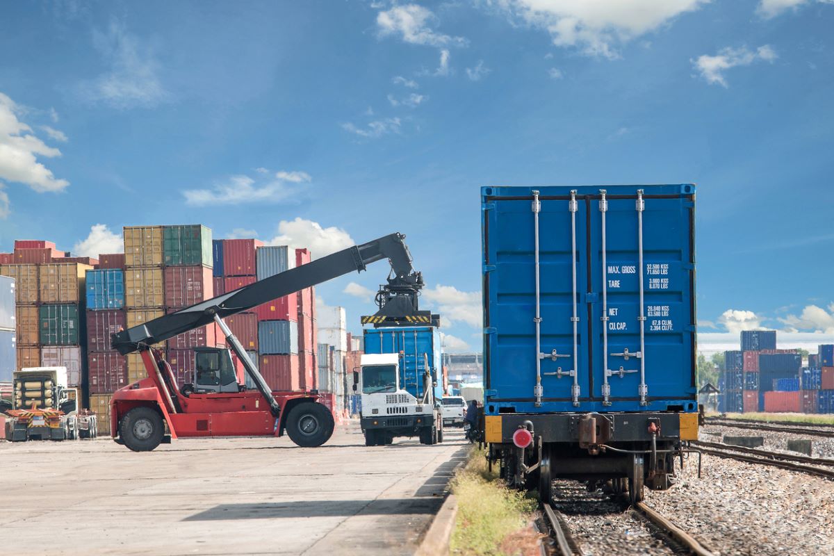 Rail yard container intermodal istock ake1150sb 485724948