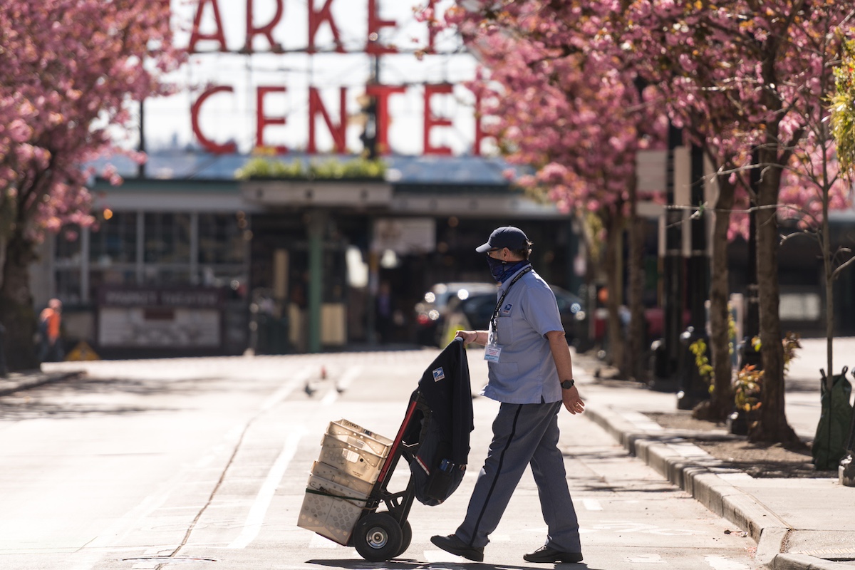 Usps mail delivery istock 1218829216